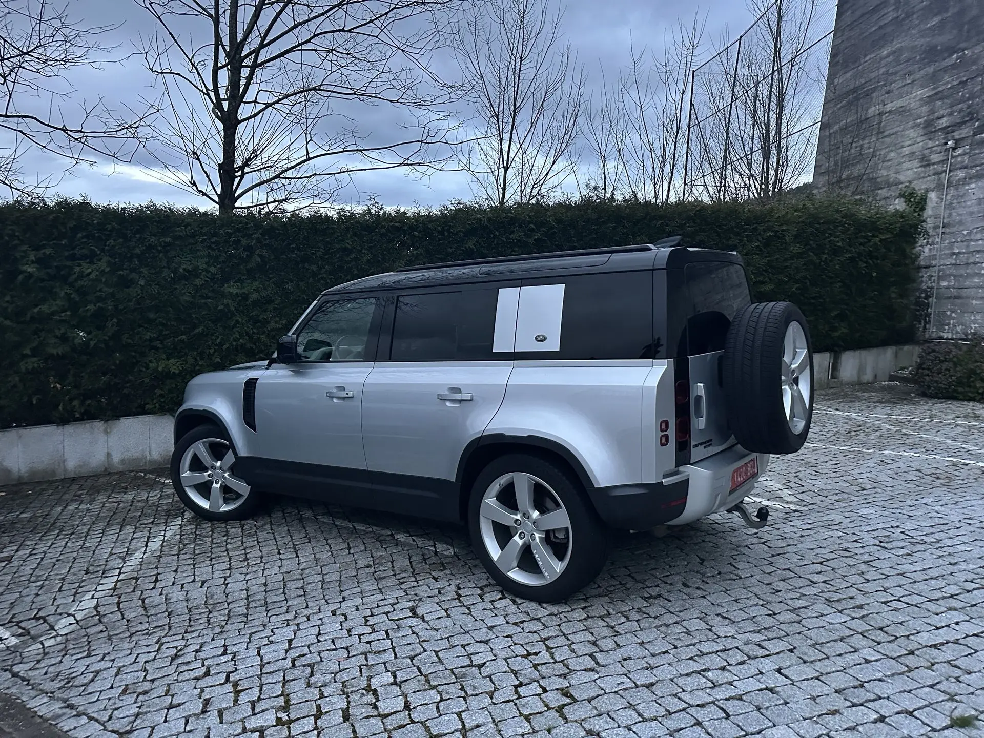 LAND ROVER DEFENDER