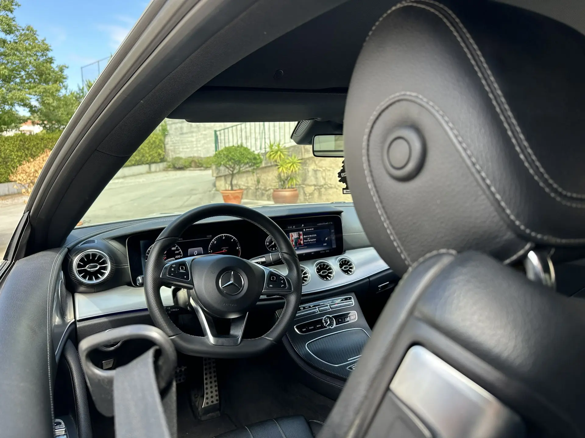 MERCEDES E COUPE INTERIOR