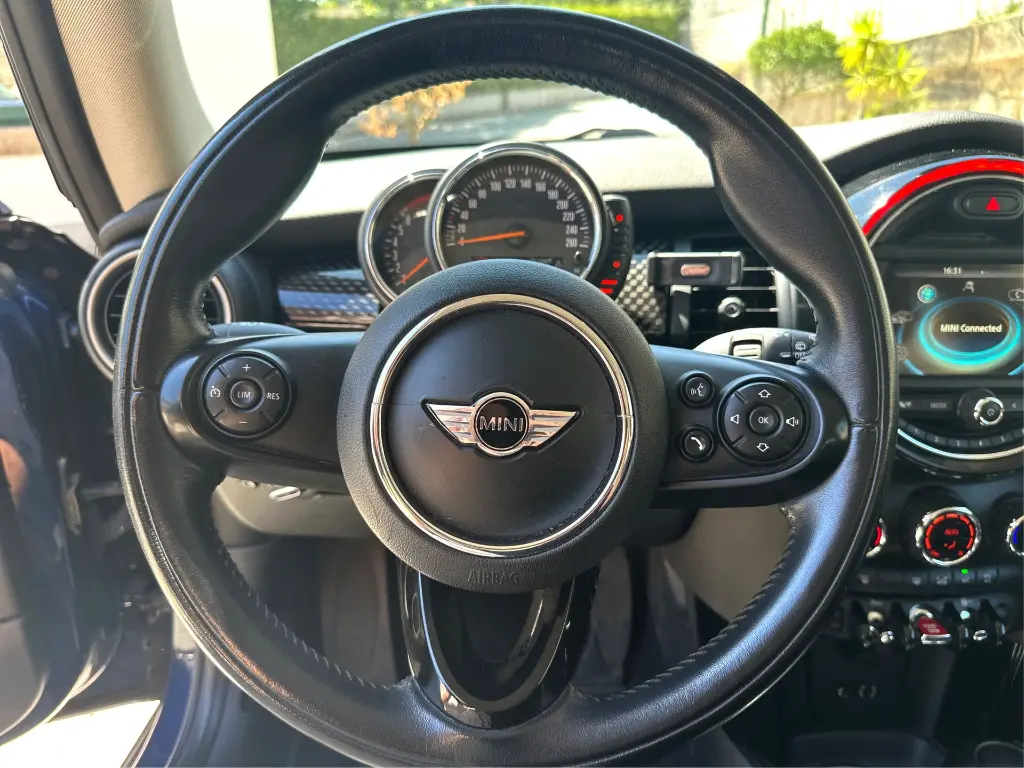 15 - Steering Wheel Controls.webp