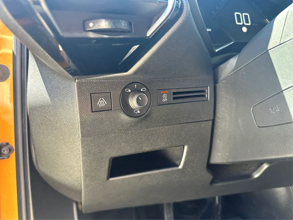 16 - Headlight Switch Control.webp